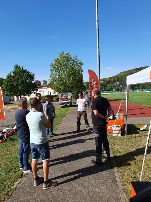 Gruppe auf dem Freigelände