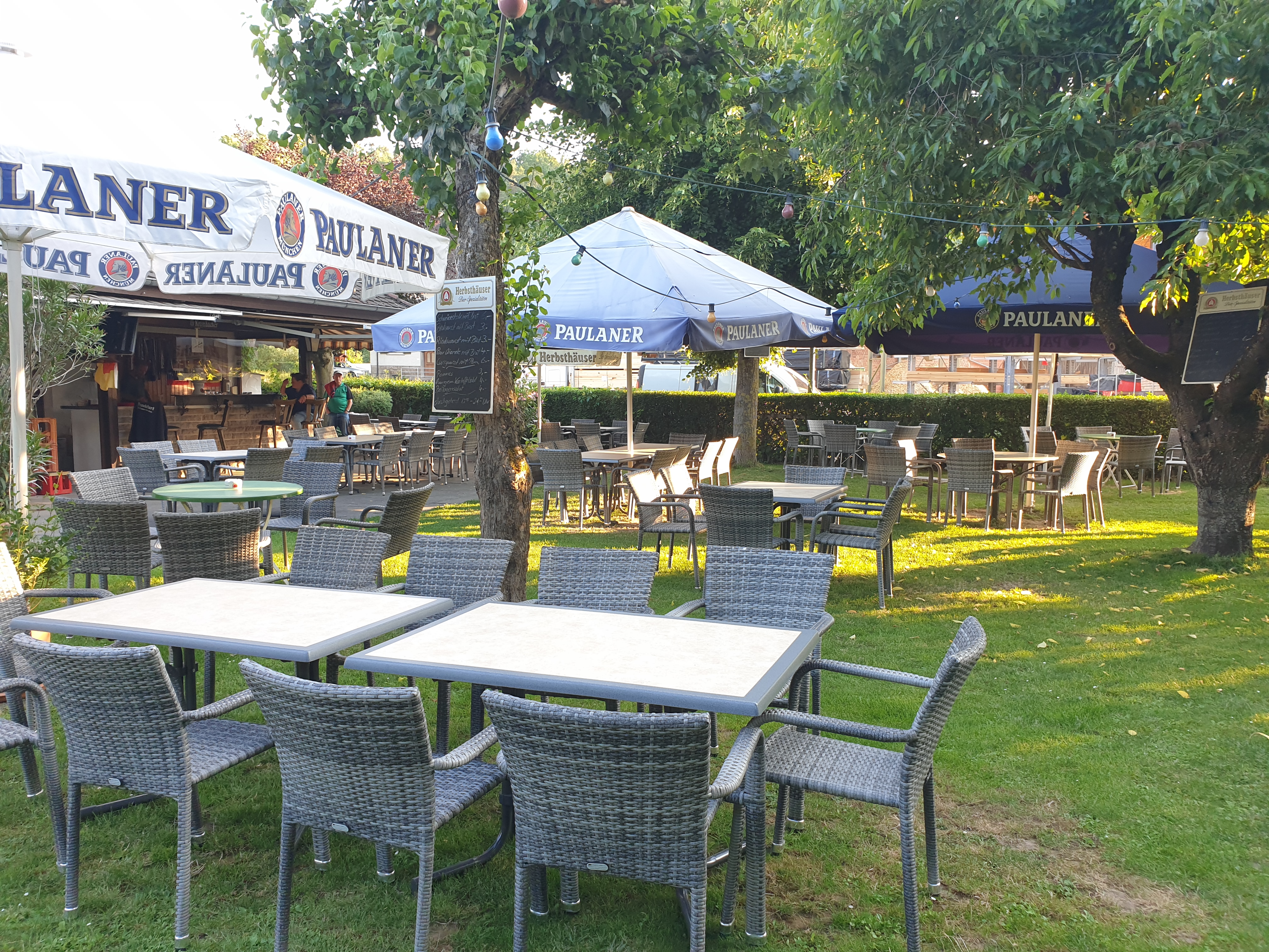 Biergarten beim Heckenwirt, Gaststätte an der Tauberbrücke